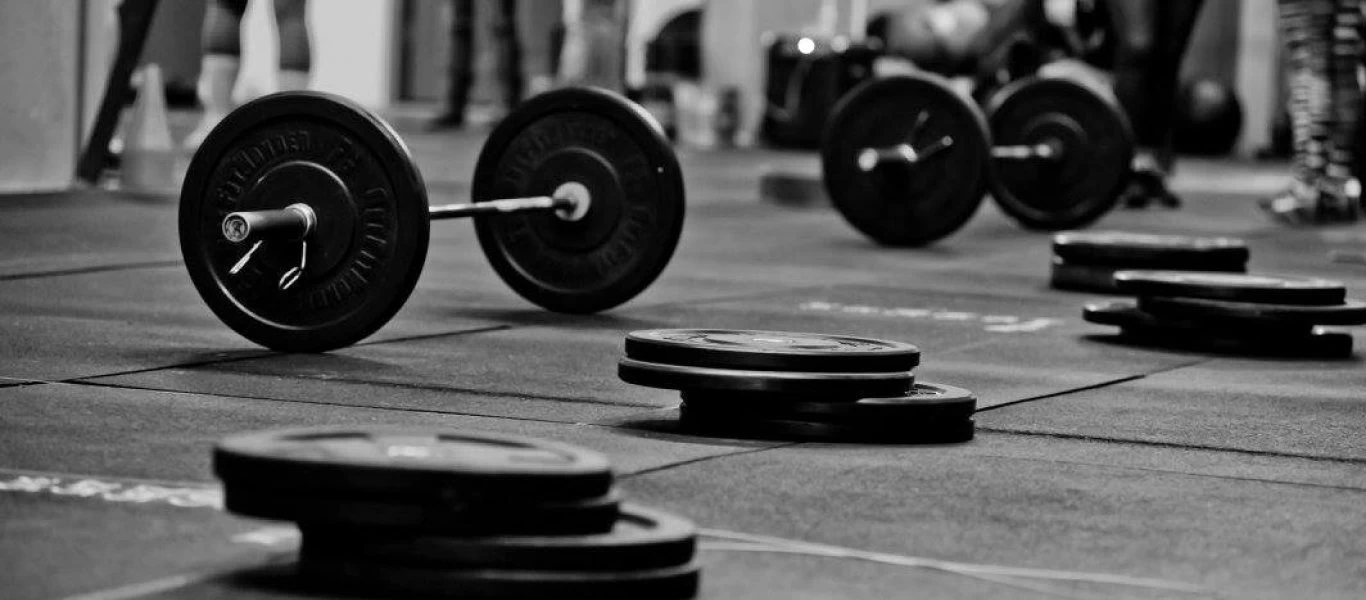 Δες ποιες είναι οι 4 ασκήσεις CrossFit που θα σε κάνουν να χάσει λίπος σε μόλις 3 λεπτά